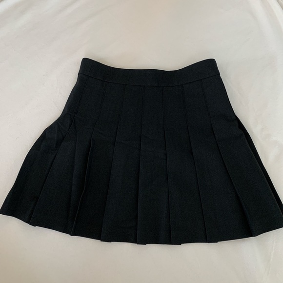 Sunday Best Dresses & Skirts - ARITZIA SUNDAY BEST OLIVE SKIRT IN BLACK SIZE US 2 🖤